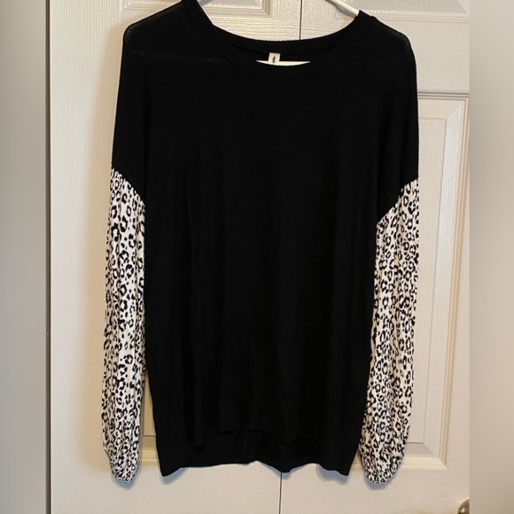 Vanilla Bay Animal Print Sleeve Women's Shirt Medium